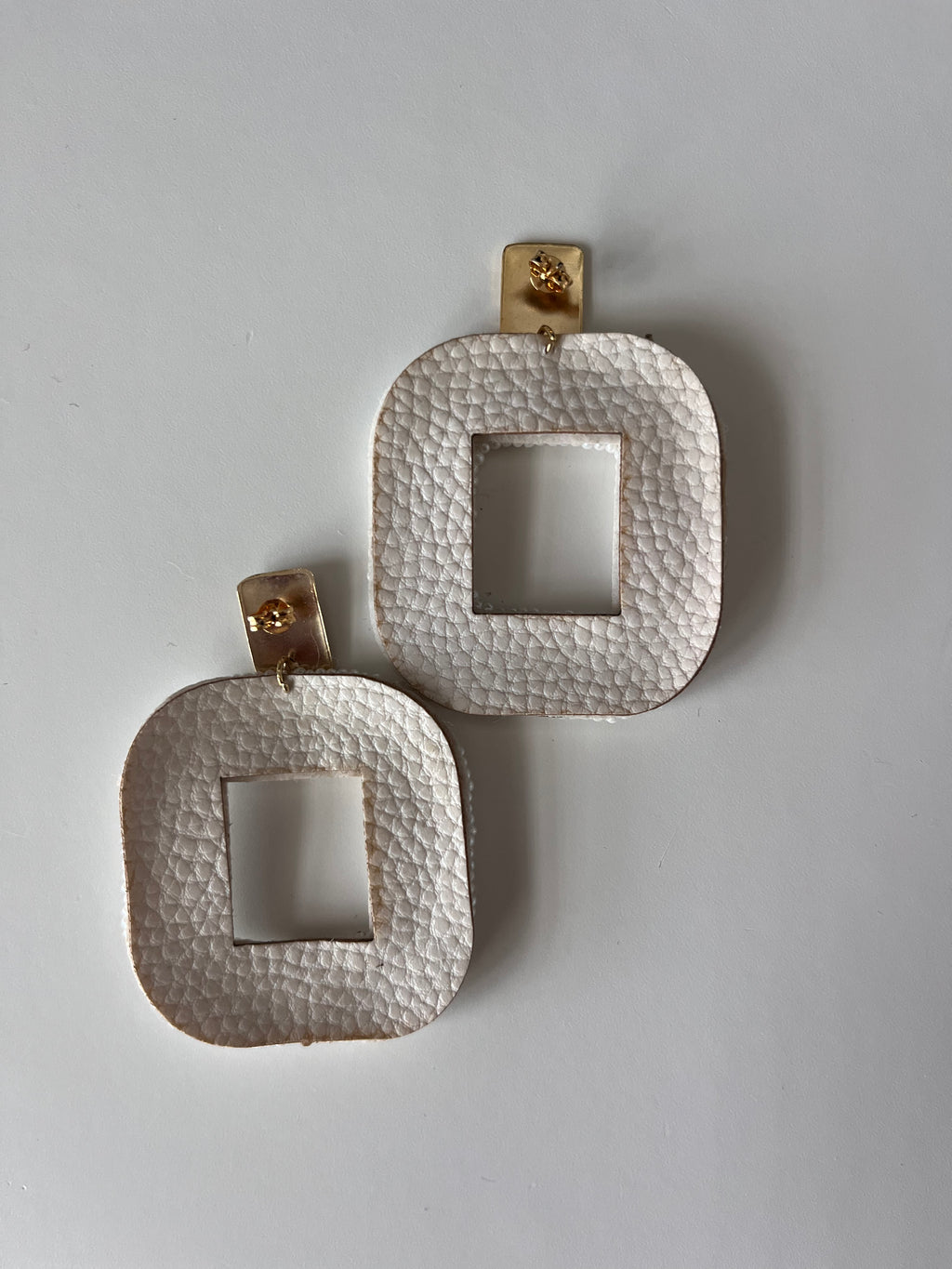 Pearl white chunky earrings