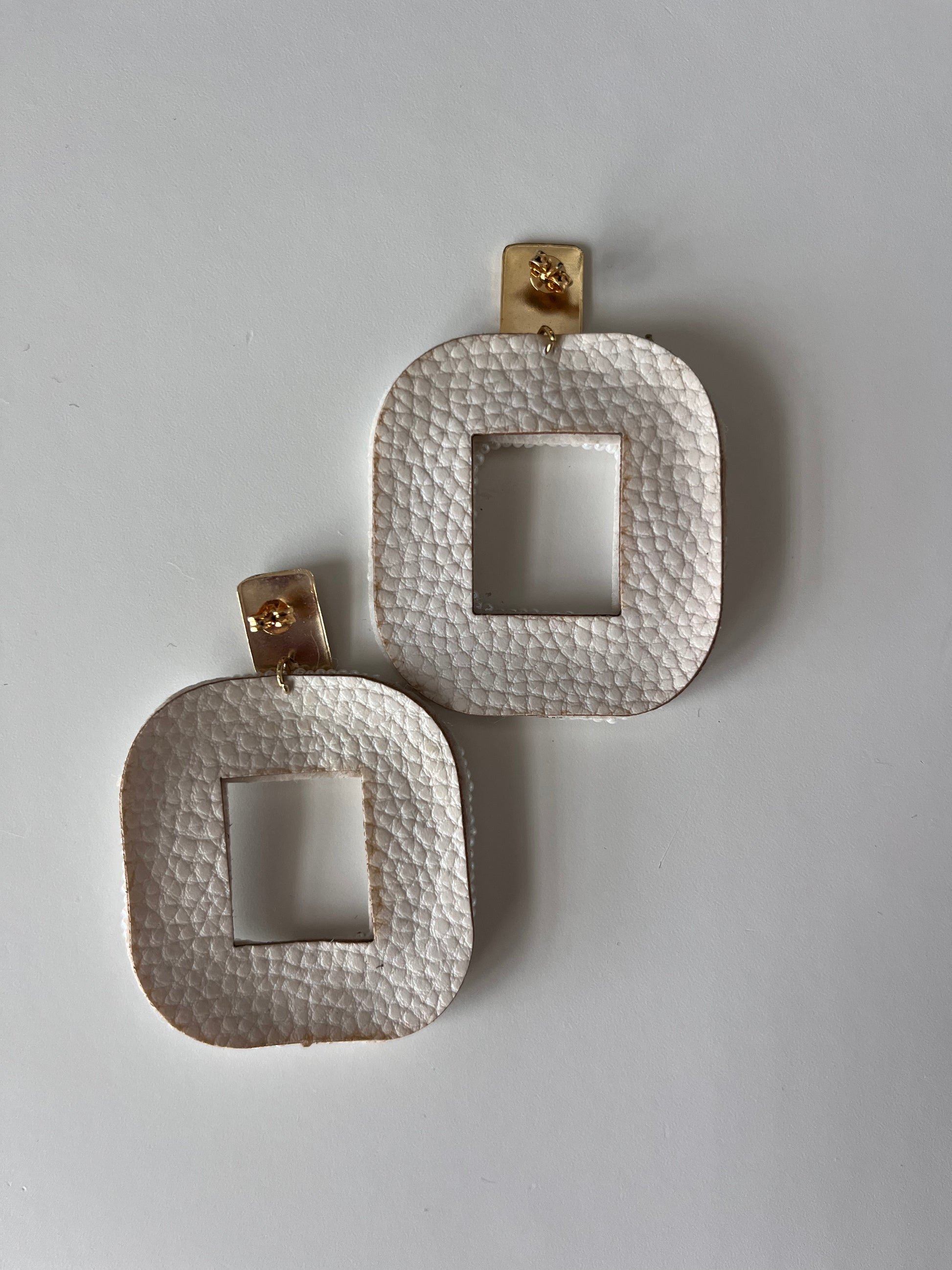 Pearl white chunky earrings